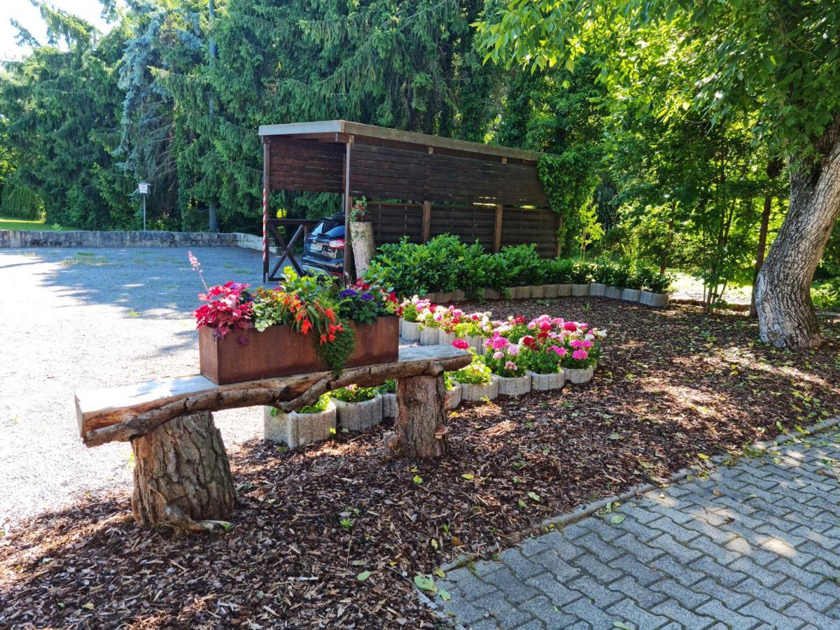 Hotel Landgasthof Fromm Untergruppenbach Bagian luar foto