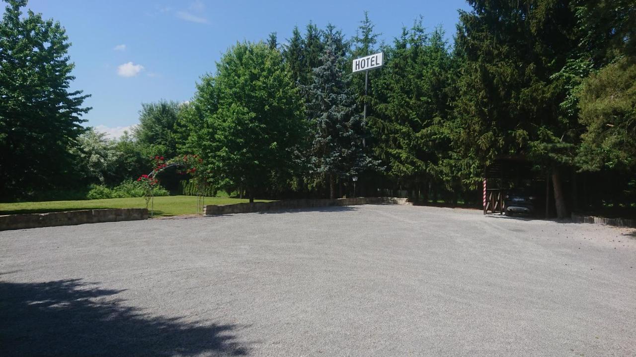 Hotel Landgasthof Fromm Untergruppenbach Bagian luar foto