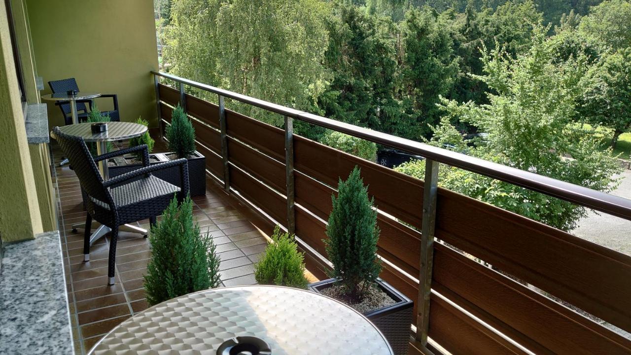 Hotel Landgasthof Fromm Untergruppenbach Bagian luar foto